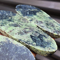 1kg Raw New Zealand Greenstone / Pounamu Carving Slices (R14B244)