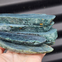 1kg Raw New Zealand Greenstone / Pounamu Carving Slices (R14B175)