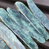 1kg Raw New Zealand Greenstone / Pounamu Carving Slices (R14B238)