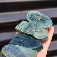 1kg Raw New Zealand Greenstone / Pounamu Carving Slices (R14B355)