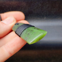 NZ Greenstone Pounamu Carved Toki Pendant Necklace With Mid Binding