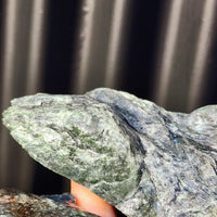 1.35kg Raw New Zealand Greenstone / Pounamu Carving Slices (R14B249)
