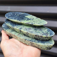 1kg Raw New Zealand Greenstone / Pounamu Carving Slices (R14B244)