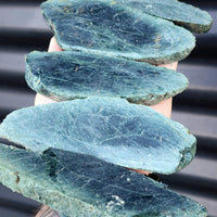 1kg Raw New Zealand Greenstone / Pounamu Carving Slices (R14B201)
