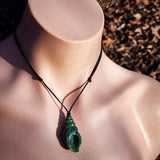 Natural Jade Kakara Shell Pendant Necklace (N1076)