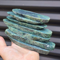 1kg Raw New Zealand Greenstone / Pounamu Carving Slices (R14B238)