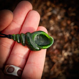 Natural Jade Kakara Shell Pendant Necklace (N1069)