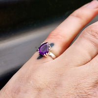 (M) Solid 925 Sterling Silver & Natural Amethyst Clawed Pear Ring