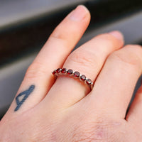 (R) Solid 925 Sterling Silver & Natural Garnet 7x Setting Band Ring
