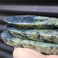 1kg Raw New Zealand Greenstone / Pounamu Carving Slices (R14B244)