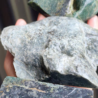 1kg Raw New Zealand Greenstone / Pounamu Carving Slices (R14B250)