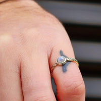 (O) Solid 925 Sterling Silver & Moonstone Grain Band Ring