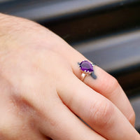(M) Solid 925 Sterling Silver & Natural Amethyst Clawed Pear Ring