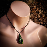 Natural Jade Kakara Shell Pendant Necklace (N1069)