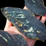 1.1kg Raw New Zealand Greenstone / Pounamu Carving Slices (R14B541)